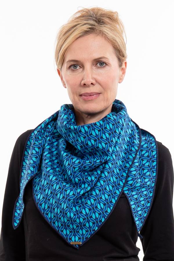 Sciarpa triangolare realizzata in jacquard interlock biologico GOTS