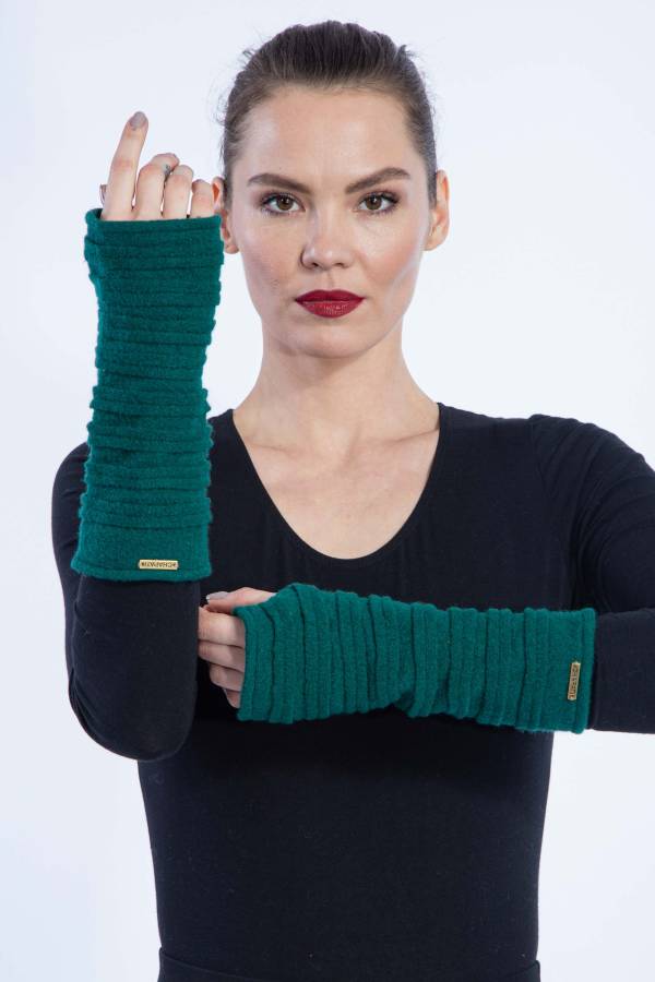 Merino cuffs with piping and thumb hole