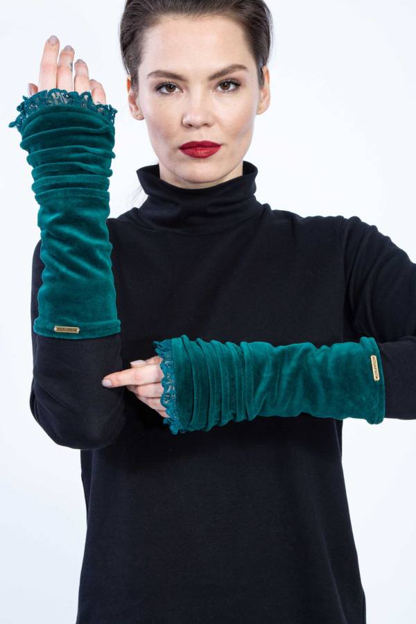 Organic velvet cuffs with lace